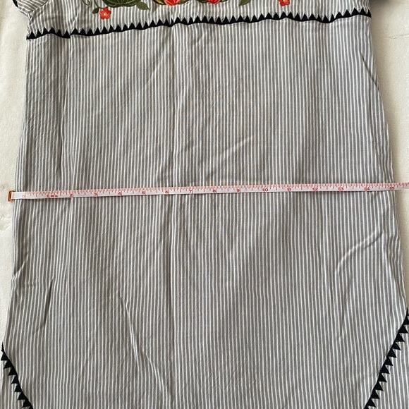 THML Floral embroidered dress - Picture 4 of 6